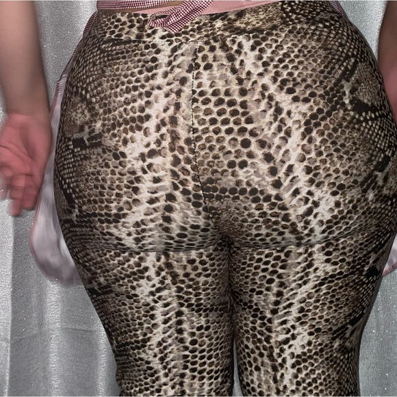 Forbidden leggings in size small but fits a size large - Picture 3 of 3